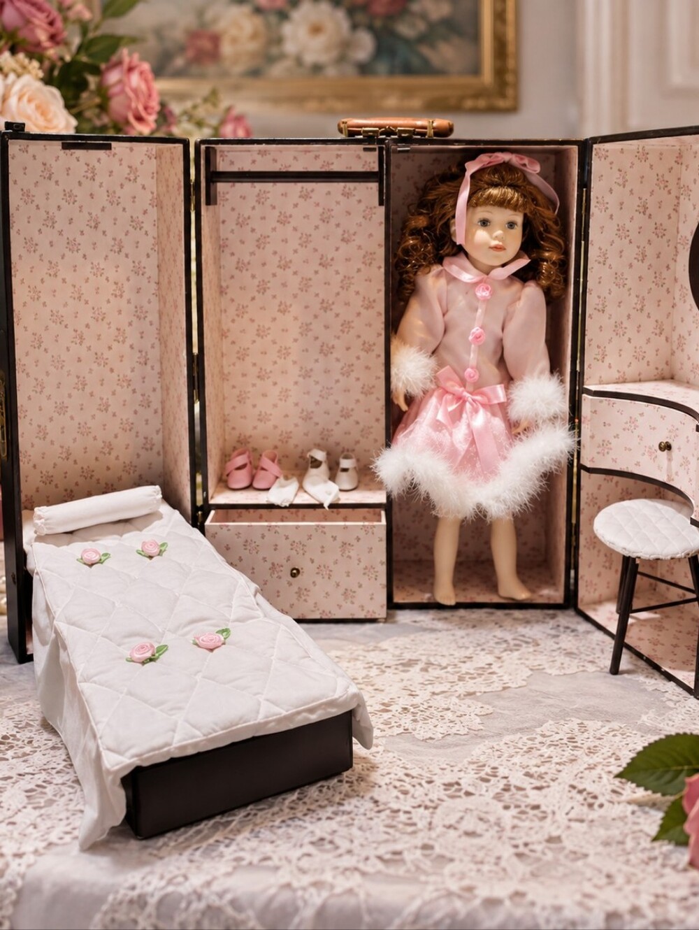 Cracker Barrel Victorian Porcelain Doll Wardrobe Trunk Murphy Bed Vanity ✨ EUC